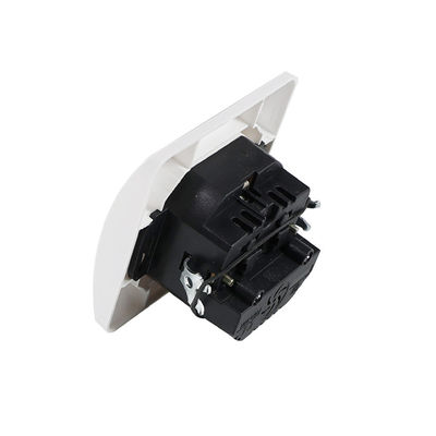 Prise murale standard européenne 250V 16A encastrée