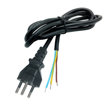 Le câble électrique brésilien à 3 broches connecteur IEC C13 10A 250V
