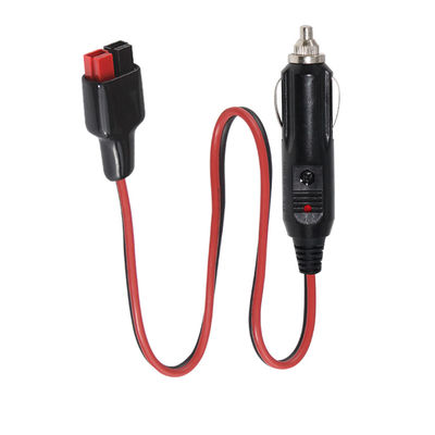 Plug pour allume-cigare 15 ampères câble d'énergie solaire avec adaptateur de port standard.