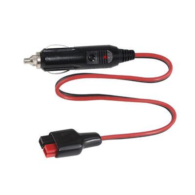 Plug pour allume-cigare 15 ampères câble d'énergie solaire avec adaptateur de port standard.