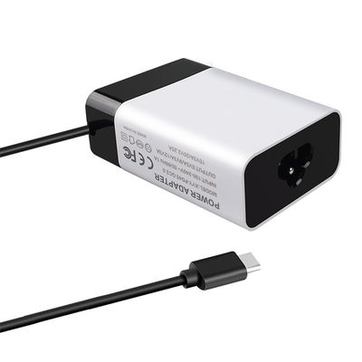 Chargeur d'ordinateur portable universel Iec C6 avec entrée de type C avec sortie de 45W et recharge rapide 3.0