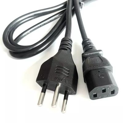 Le câble électrique 10A 250V de type suisse SEV 1011 J à la CEI C13