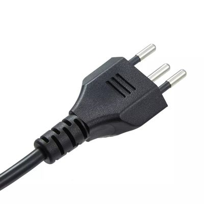 Le câble électrique 10A 250V de type suisse SEV 1011 J à la CEI C13