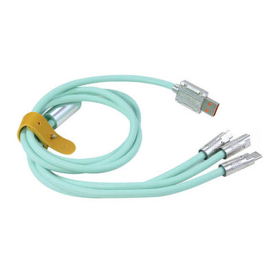 Cable de charge multi-appareils certifié CE avec 3 ports de charge simultanés et cordon tressé en nylon durable