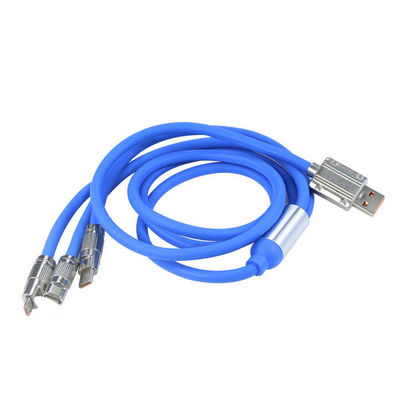 Cable de charge multi-appareils certifié CE avec 3 ports de charge simultanés et cordon tressé en nylon durable