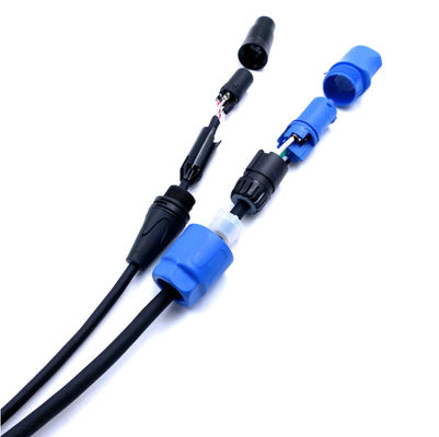 Alimentation industrielle compatible PowerCON, 15A 250V, ignifuge