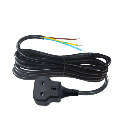 Socket féminin de la norme britannique (BS) avec bornes de fil pré-décapées et en conserve pour des connexions sécurisées par crimping