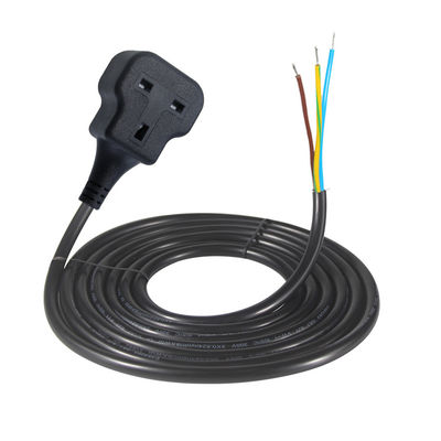 Socket féminin de la norme britannique (BS) avec bornes de fil pré-décapées et en conserve pour des connexions sécurisées par crimping