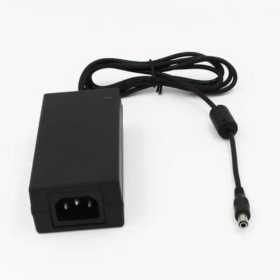 Voltage d'entrée large 240v 100 C14/C8/C6 Adaptateur électronique Ports CC multiples 5.5*2.1 120W Puissance 240V Pour la vente en gros
