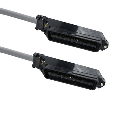 Cable de connexion téléphonique RJ21 mâle à 50 broches à angle droit avec câble rond blindé pour panneaux de patch vocal ou distribution de données
