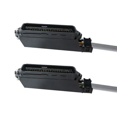 Cable de connexion téléphonique RJ21 mâle à 50 broches à angle droit avec câble rond blindé pour panneaux de patch vocal ou distribution de données