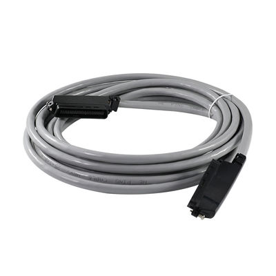 Cable de connexion téléphonique RJ21 mâle à 50 broches à angle droit avec câble rond blindé pour panneaux de patch vocal ou distribution de données