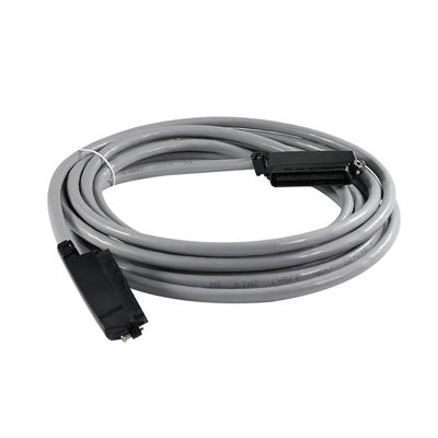 Cable de connexion téléphonique RJ21 mâle à 50 broches à angle droit avec câble rond blindé pour panneaux de patch vocal ou distribution de données