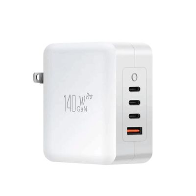 EU/AU 2 broches 140W 3XUSB-C et USB-A chargeur murale rapide pour smartphones, ordinateurs portables, tablettes. Protégé contre les surcharges et les courts-circuits. Conforme à CE et RoHS.