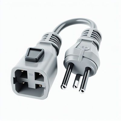 Le câble d'adaptateur électrique IEC C14 à Schuko 10A 250V H05VV-F