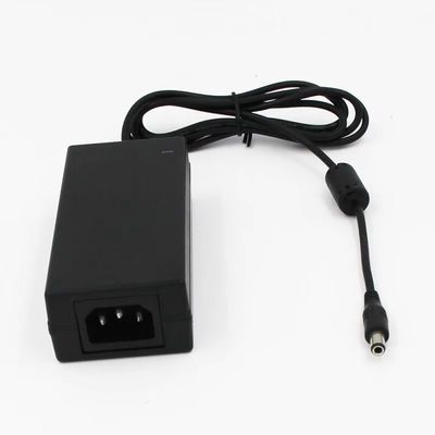 Adaptateur de courant AC-DC de bureau de 60 W IEC C8 Entrée pour LED et réseau